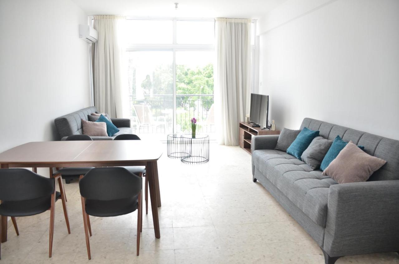Almyria Apartments - By Imh Travel & Tours Paphos Bagian luar foto