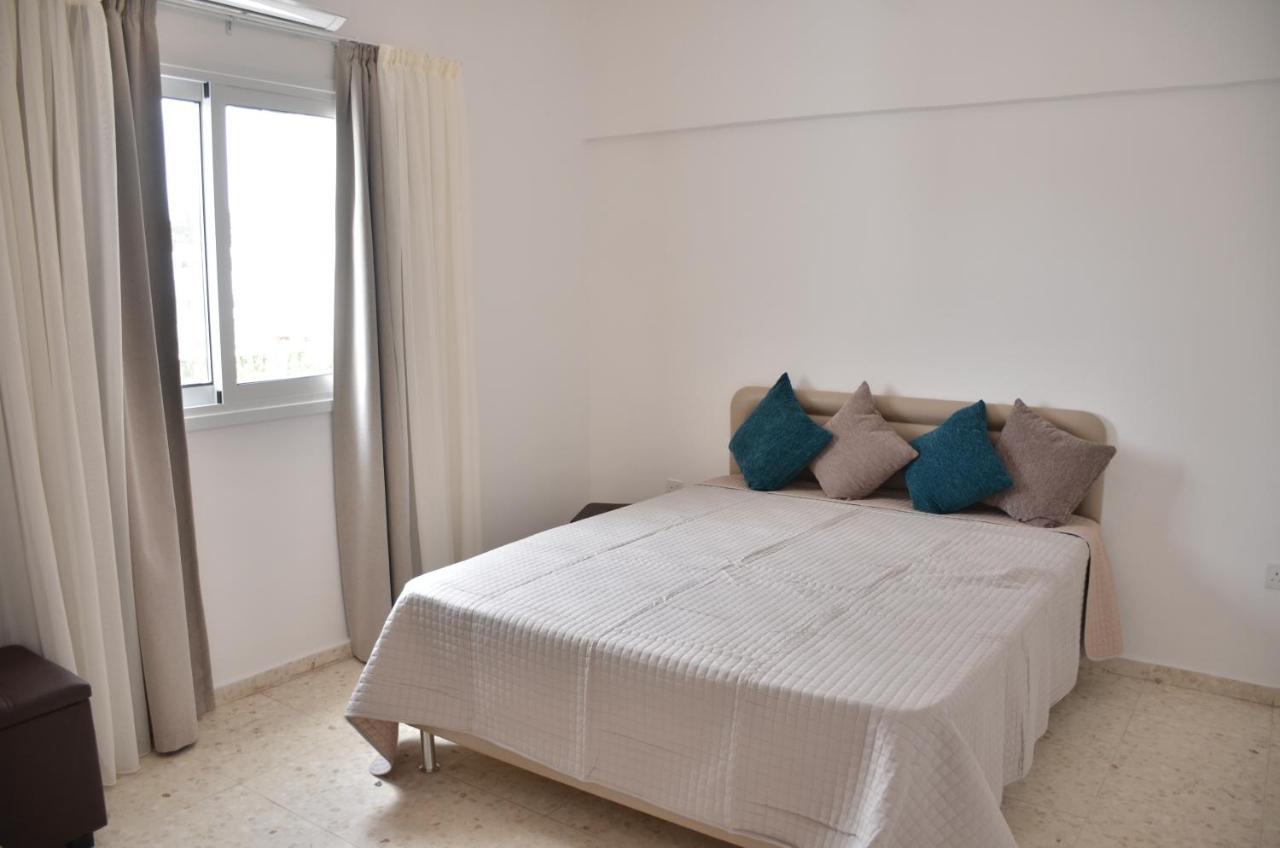 Almyria Apartments - By Imh Travel & Tours Paphos Bagian luar foto