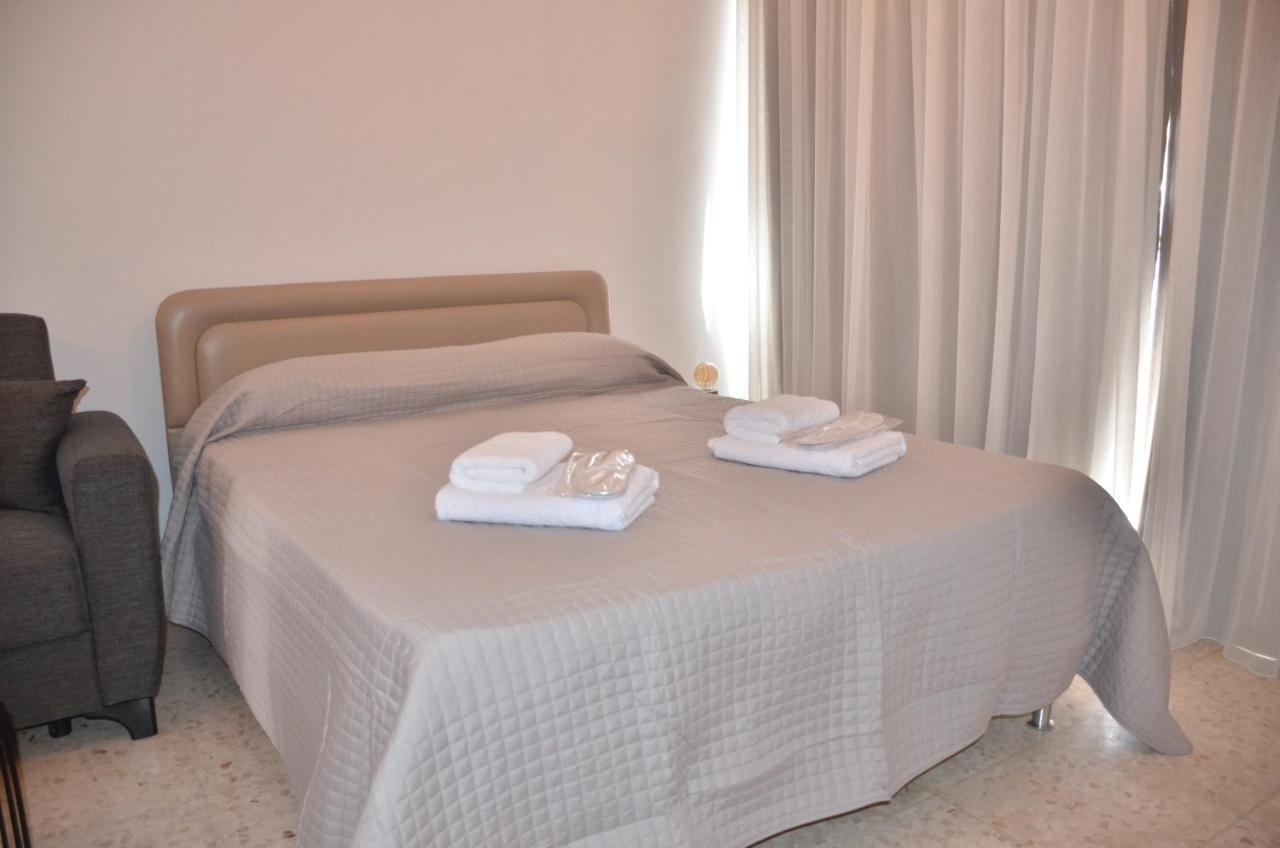 Almyria Apartments - By Imh Travel & Tours Paphos Bagian luar foto