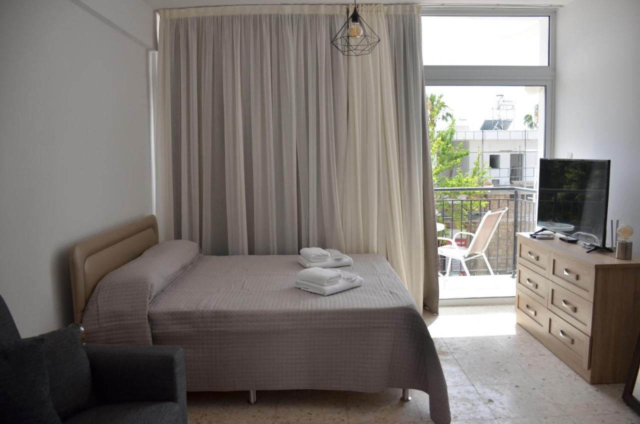 Almyria Apartments - By Imh Travel & Tours Paphos Bagian luar foto